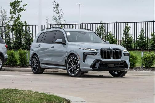 Brooklyn Grey Metallic 2027 BMW X7 xDrive40i
