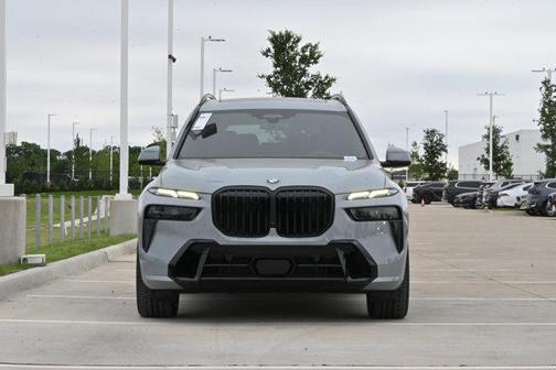 Brooklyn Grey Metallic 2027 BMW X7 xDrive40i