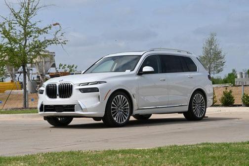Mineral White Metallic 2026 BMW X7 xDrive40i