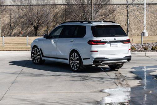 2025 BMW X7 xDrive40i