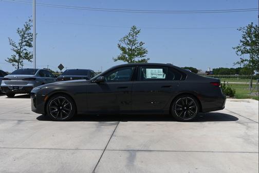 Dravit Grey Metallic 2026 BMW 740 740i