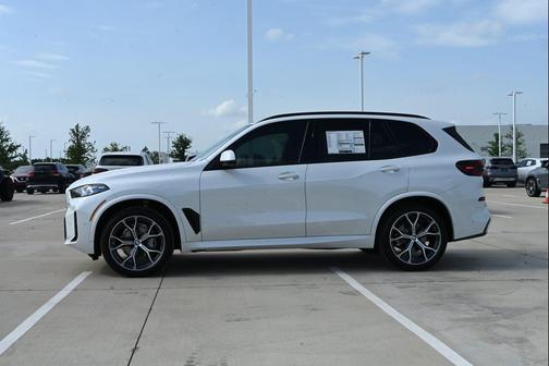 Mineral White Metallic 2026 BMW X5 xDrive40i