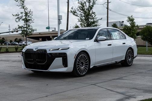 Mineral White Metallic 2026 BMW 760 xDrive