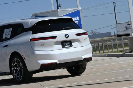 2026 BMW iX xDrive60