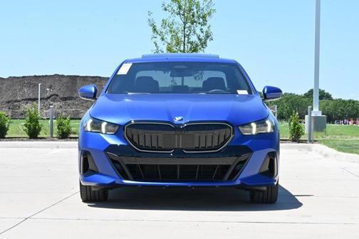 Frozen Portimao Blue Metallic 2026 BMW 530 530i
