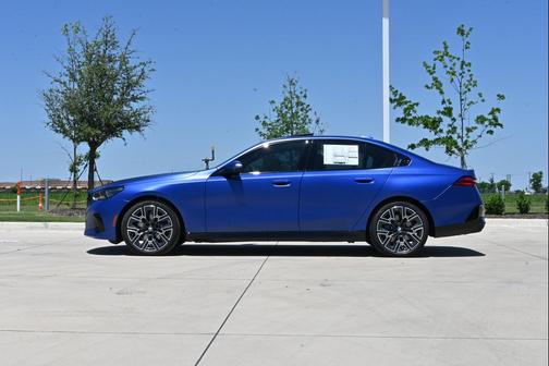 Frozen Portimao Blue Metallic 2026 BMW 530 530i