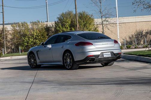 2016 Porsche Panamera 4