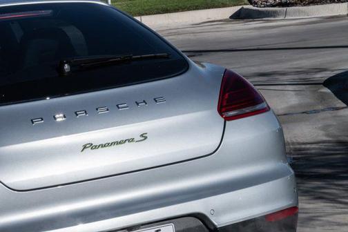 2016 Porsche Panamera 4