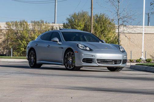 2016 Porsche Panamera 4