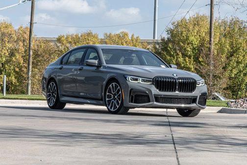 2022 BMW 740 i