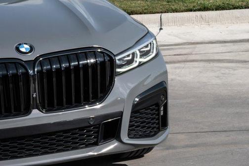 2022 BMW 740 i