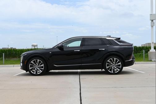 Stellar Black Metallic 2023 Cadillac LYRIQ Luxury