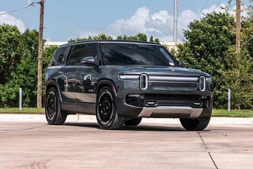 2025 Rivian R1S Adventure
