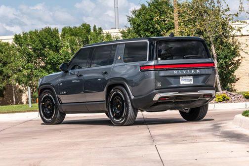 2025 Rivian R1S Adventure