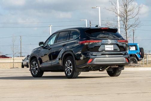 2022 Toyota Highlander Hybrid XLE