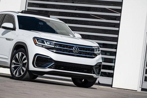 2022 Volkswagen Atlas Cross Sport 3.6L V6 SEL Premium R-Line