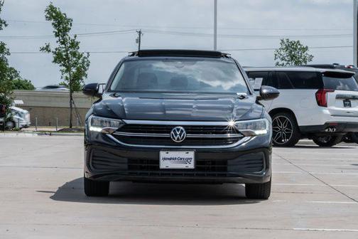 Deep Black Pearl 2023 Volkswagen Jetta 1.5T SE