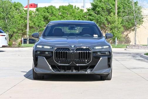 Dravit Grey Metallic 2026 BMW 760 xDrive