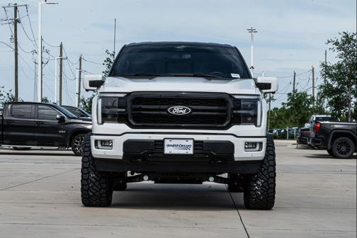 Star White Metallic Tri-Coat 2024 Ford F-150 Lariat