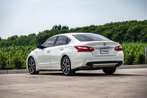 2016 Nissan Altima 2.5 SR