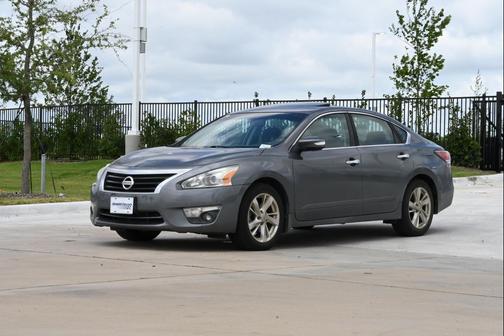Gun Metallic 2015 Nissan Altima 2.5 SV