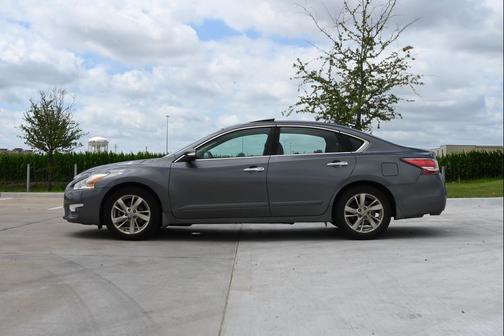 Gun Metallic 2015 Nissan Altima 2.5 SV