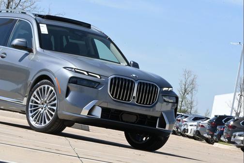Skyscraper Grey Metallic 2026 BMW X7 xDrive40i