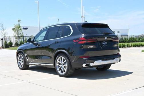 Black Sapphire Metallic 2026 BMW X5 PHEV xDrive50e