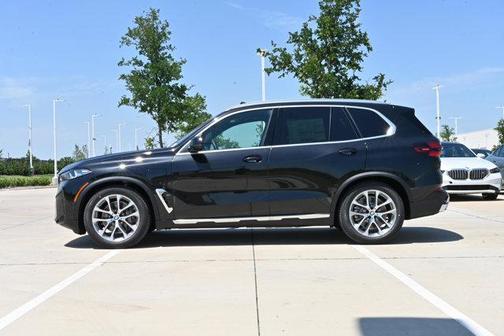 Black Sapphire Metallic 2026 BMW X5 PHEV xDrive50e