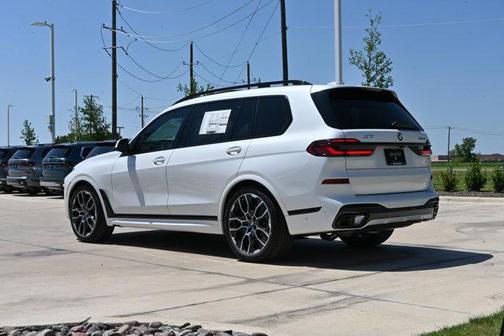Mineral White Metallic 2027 BMW X7 xDrive40i