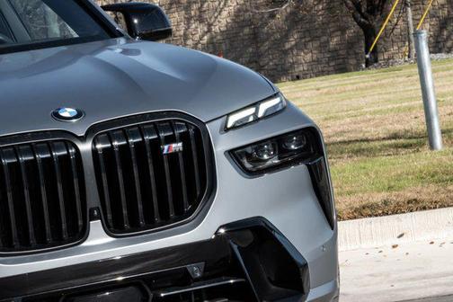 2025 BMW X7 M60i