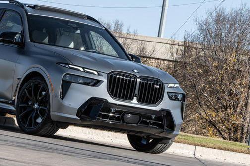 2025 BMW X7 M60i