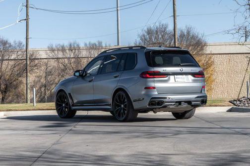 2025 BMW X7 M60i