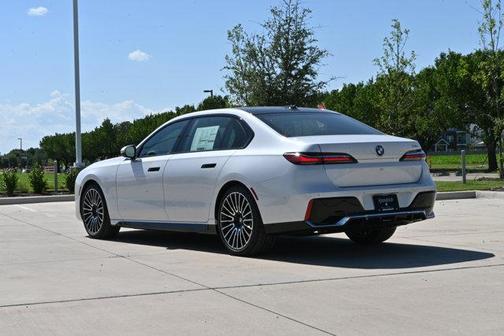 Mineral White Metallic 2026 BMW 740 740i