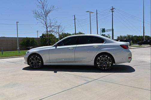 Mineral White Metallic 2025 BMW 330 330i
