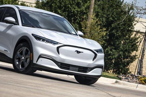 2022 Ford Mustang Mach-E Select