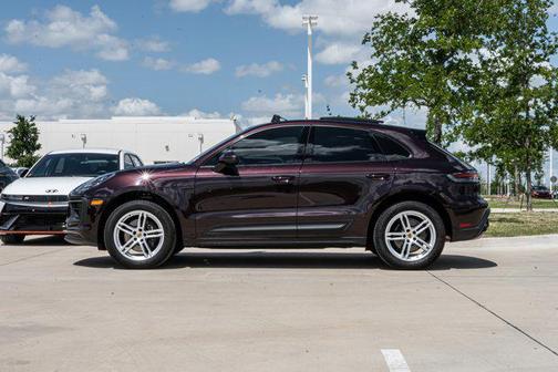 Copper Ruby Metallic 2024 Porsche Macan Macan