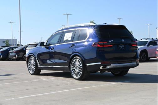 Tanzanite Blue II Metallic 2026 BMW X7 xDrive40i