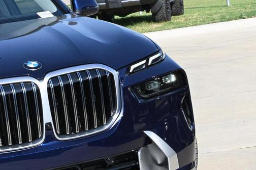 Tanzanite Blue II Metallic 2026 BMW X7 xDrive40i