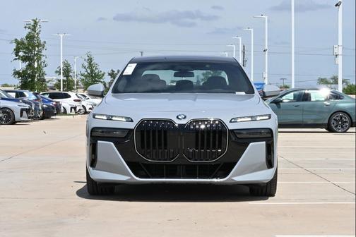 Brooklyn Grey Metallic 2026 BMW 740 740i