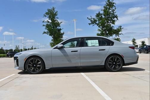 Brooklyn Grey Metallic 2026 BMW 740 740i