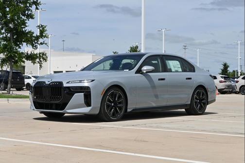 Brooklyn Grey Metallic 2026 BMW 740 740i
