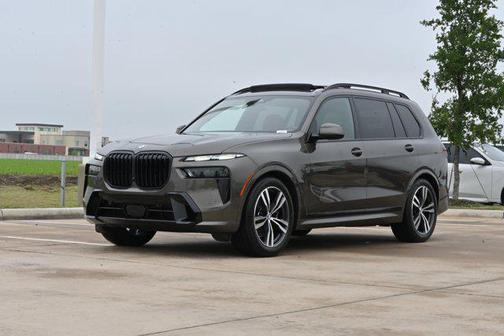 Manhattan Green Metallic 2026 BMW X7 xDrive40i