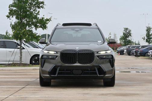 Manhattan Green Metallic 2026 BMW X7 xDrive40i