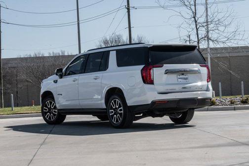 2022 GMC Yukon XL 4WD AT4