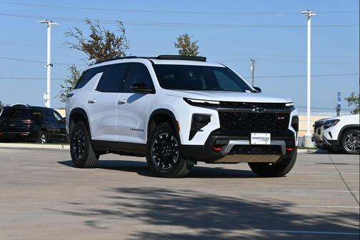 Polar White Tricoat 2026 Chevrolet Traverse AWD Z71