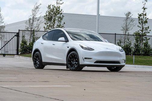Pearl White Multi-Coat 2023 Tesla Model Y Long Range Dual Motor All-Wheel Drive