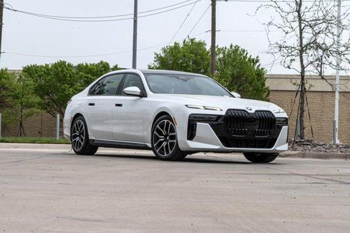 Mineral White Metallic 2023 BMW 740 i