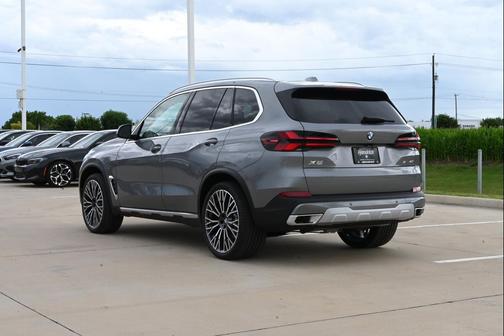 Skyscraper Grey Metallic 2026 BMW X5 sDrive40i