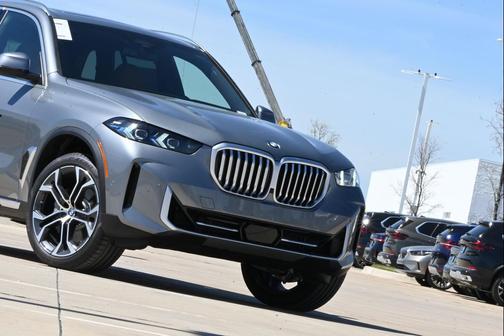 Skyscraper Grey Metallic 2026 BMW X5 sDrive40i